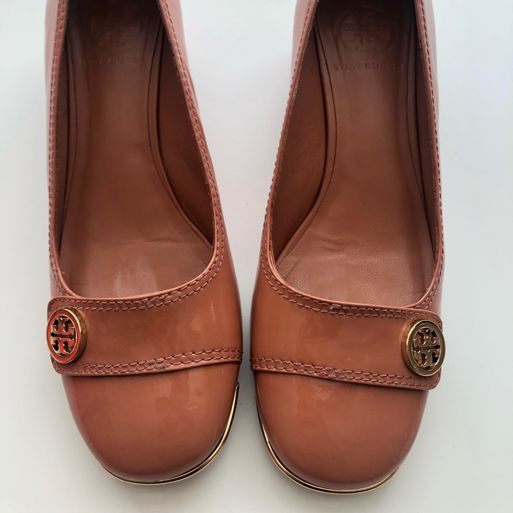 Cute Tory Burch Nude block heels! 💕